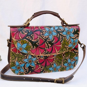 Vintage top handle leather bag, tooled Leather bag with flowers, artful purses craftsmanship, atemporal pocketbook for women, timeless style