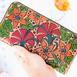 Handmade Carved Leather Woman Wallet, Tooled Woman Leather Wallet, Gifts for Her, Tooled Leather Wallet with zipper around for Women