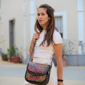 Hand painted leather handbag, tooled leather bag, genuine full grain embossed leather bags for women handmade in Spain image 2