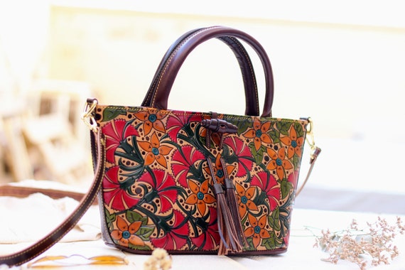 Flipkart.com | NAINA Floral Stylish Ladies Purse (Beige) Waterproof  Messenger Bag - Messenger Bag