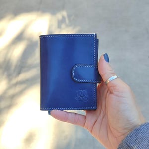 Classic bifold leather wallet for women, small cowhide wallet, vintage bifold wallet, handcrafted leather wallet