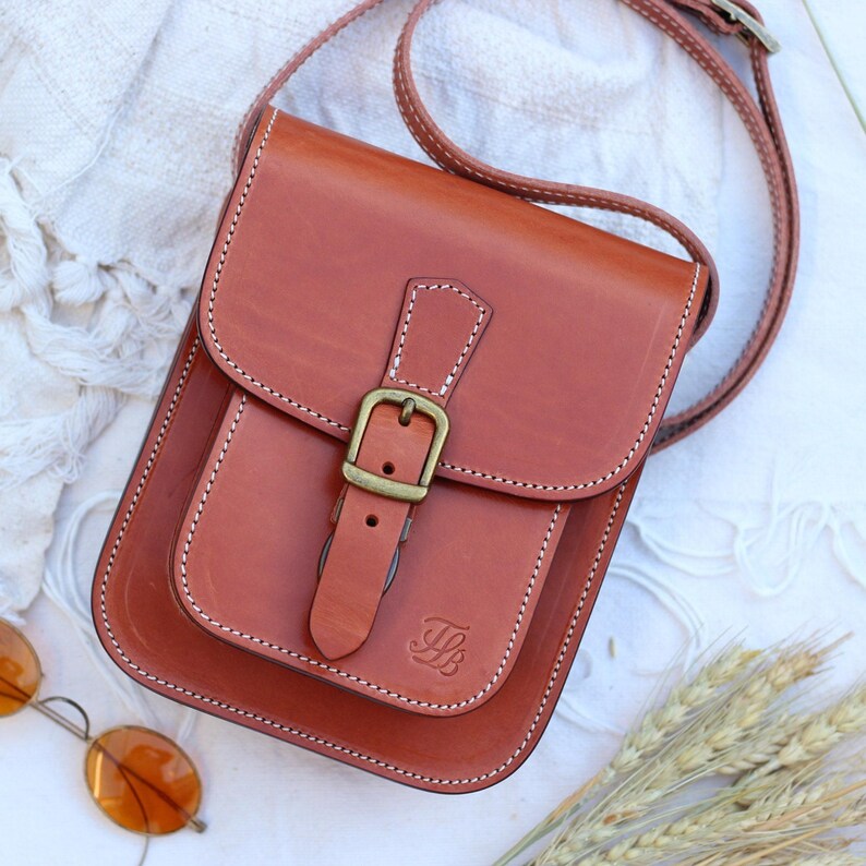 Stilvolle Mini-Umhängetasche aus echtem Leder mit Schnallendetail Light brown