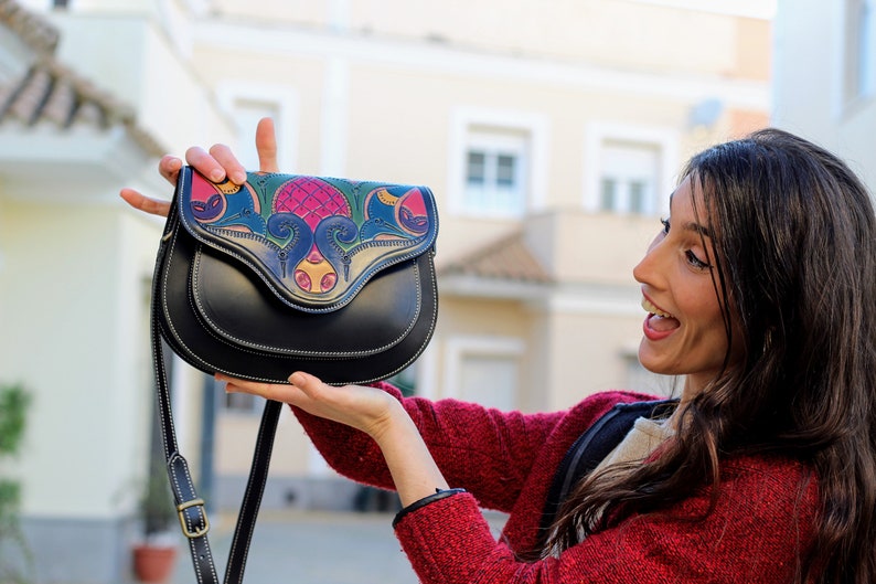 Hand tooled leather purse, hand made crossbody bag, unique al andalus leather bags, geometric pattern purses, leather carving bag, lady bag image 7