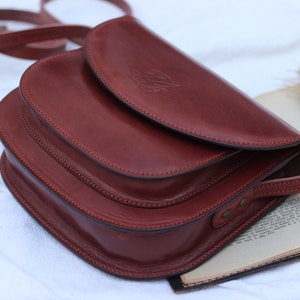 Handmade Leather Crossbody Handbag in Cognac Brown Medium Sized Purse for Women, Perfect for Long Term Use. image 3
