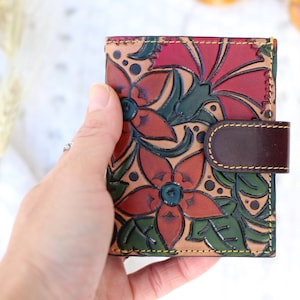 Flowery leather wallet for her, cute mini leather wallet for women, Tooled leather wallet, Small bifold leather wallet for women