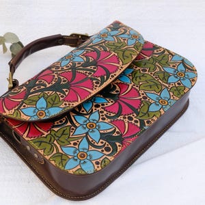 Vintage top handle leather bag, tooled Leather bag with flowers, artful purses craftsmanship, timeless pocketbook for women, timeless style image 7