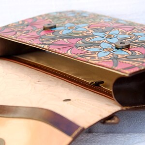 Vintage top handle leather bag, tooled Leather bag with flowers, artful purses craftsmanship, timeless pocketbook for women, timeless style image 5