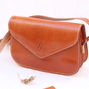 Sustainable Full Grain Leather Crossbody Bag handmade, Medium Sized Leather Saddle Bag, Crossbody Brown Leather Handbag for women Light Brown