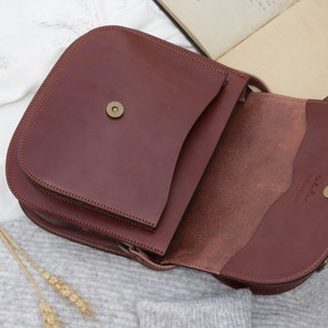 Sac de selle en cuir brun pour femmes, sac en cuir pour femmes, sac crossbody en cuir fait main, sac en cuir pour femmes, sac à main en cuir crossbody image 2