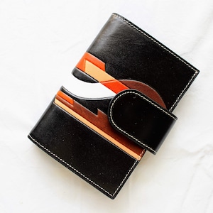 Portafoglio bifold in pelle dal design geometrico chic in bianco e nero: elegante organizer per banconote, monete e carte per le donne moderne