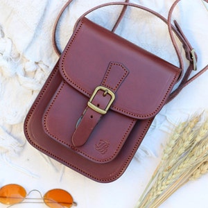 Small cowhide leather handbag with adjustable strap and lock for men or women, Leather crossbody bag for women Cognac Brown