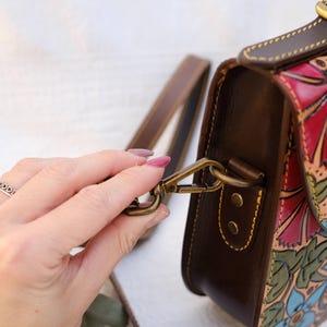 Vintage top handle leather bag, tooled Leather bag with flowers, artful purses craftsmanship, timeless pocketbook for women, timeless style image 2