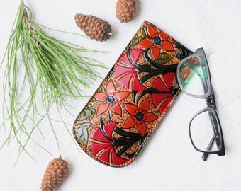 Readers glasses case handmade leather, Tooled leather glasses case for women, leather Glasses Case with flowers, Reading glasses case