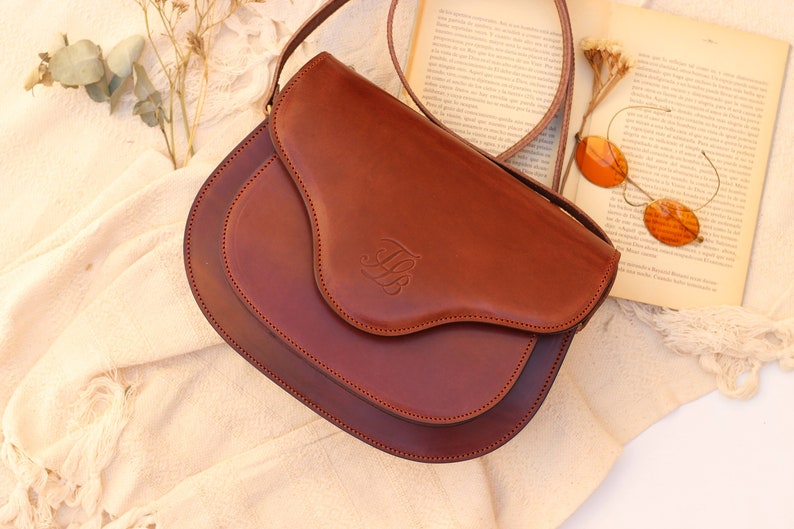 Saddle Crossbody leather purse, authentic leather crossbody purse, mahogany leather purse women, artisan leather bag with adjustale strap image 5