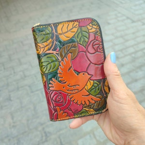 Handgefertigtes Lederportemonnaie mit Reißverschluss, floral geprägtes Damenportemonnaie aus Leder mit Reißverschluss, handgefertigtes Lederportemonnaie, moderne Boho-Portemonnaies, Damenportemonnaie