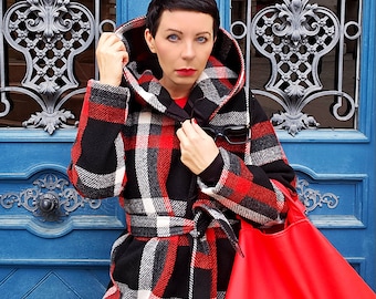 WOOLEN checkered COAT with a neckline