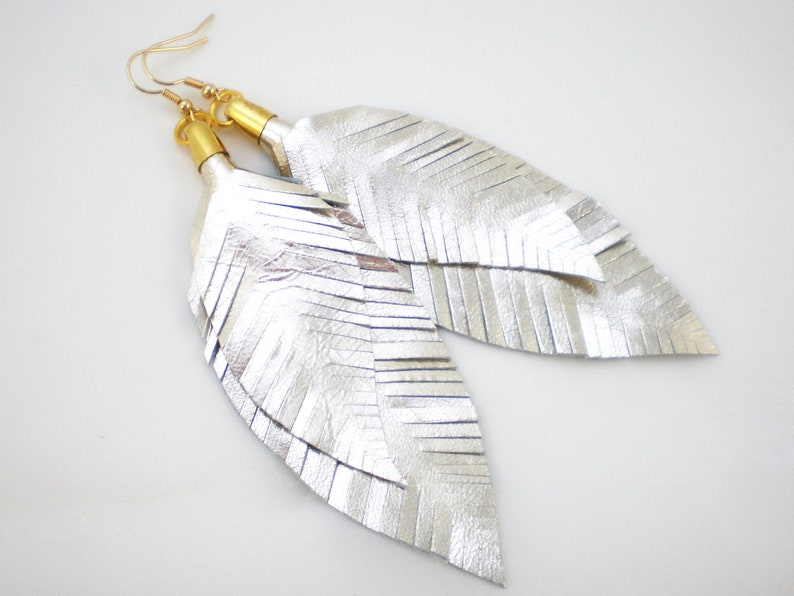 medium feather earrings made of leather in gold metallic image 6