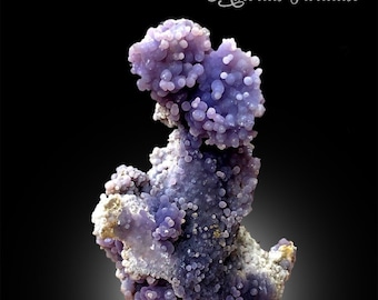 Muestra de ágata uva morada natural: cristales de calcedonia botrioidal