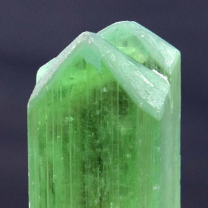 V-vorm beëindigd groen kunzietkristal, ruwe kunziet, kunzietsteen, genezend kristal, kunzietkristal uit Afghanistan - 155 gram
