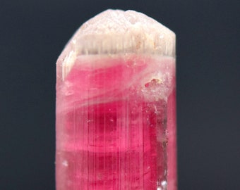 Natürlicher Rubelit Turmalin Kristall, Roher Turmalin, Heilkristall, Turmalin aus Afghanistan,13.90 cts, 19*14*13 mm