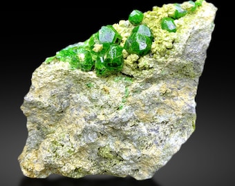 グリーンデマントイドガーネット結晶（母岩付き） - 124グラム - Etsy 日本