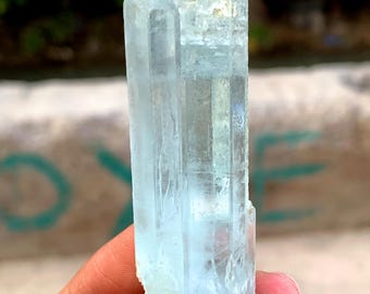 ブルーアクアマリン結晶標本：パキスタン、シガール渓谷（46.10