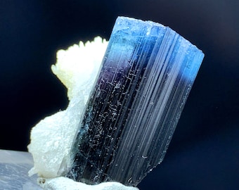 パキスタンのスカルドゥ産、アルバイト入り天然ブルーキャップ