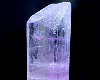 Pink Kunzit Kristall: Natürliches Edelstein Specimen, Afghanistan (91g)