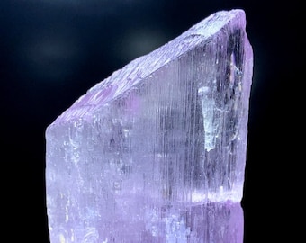 Natürlicher rosa Kunzit Kristall, Rohedelstein Specimen, Afghanistan (78g)