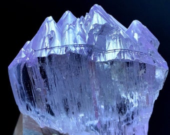 Terminaciones en forma de montaña Cristal de kunzita rosa de Afganistán - 41 g, 46*37*14 mm