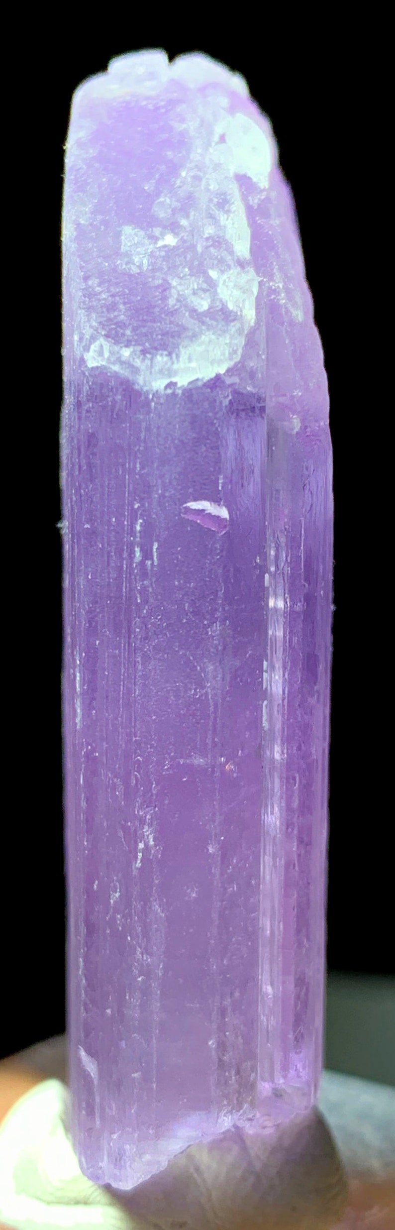 Naturlig lavendelkunzitkristall: Rå ädelsten från Afghanistan (58x33x12 mm) bild 9