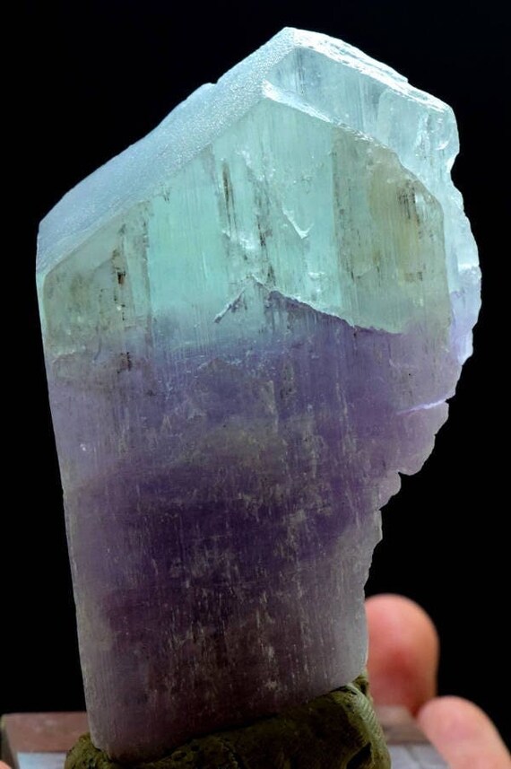 終端グリーン クンツァイト クリスタル 20 グラム。 V 字型終端レモン グリーン クンツァイト、クンツァイト標本、原石、クンツァイト宝石、アフガニスタン産クンツァイト - 342 グラム