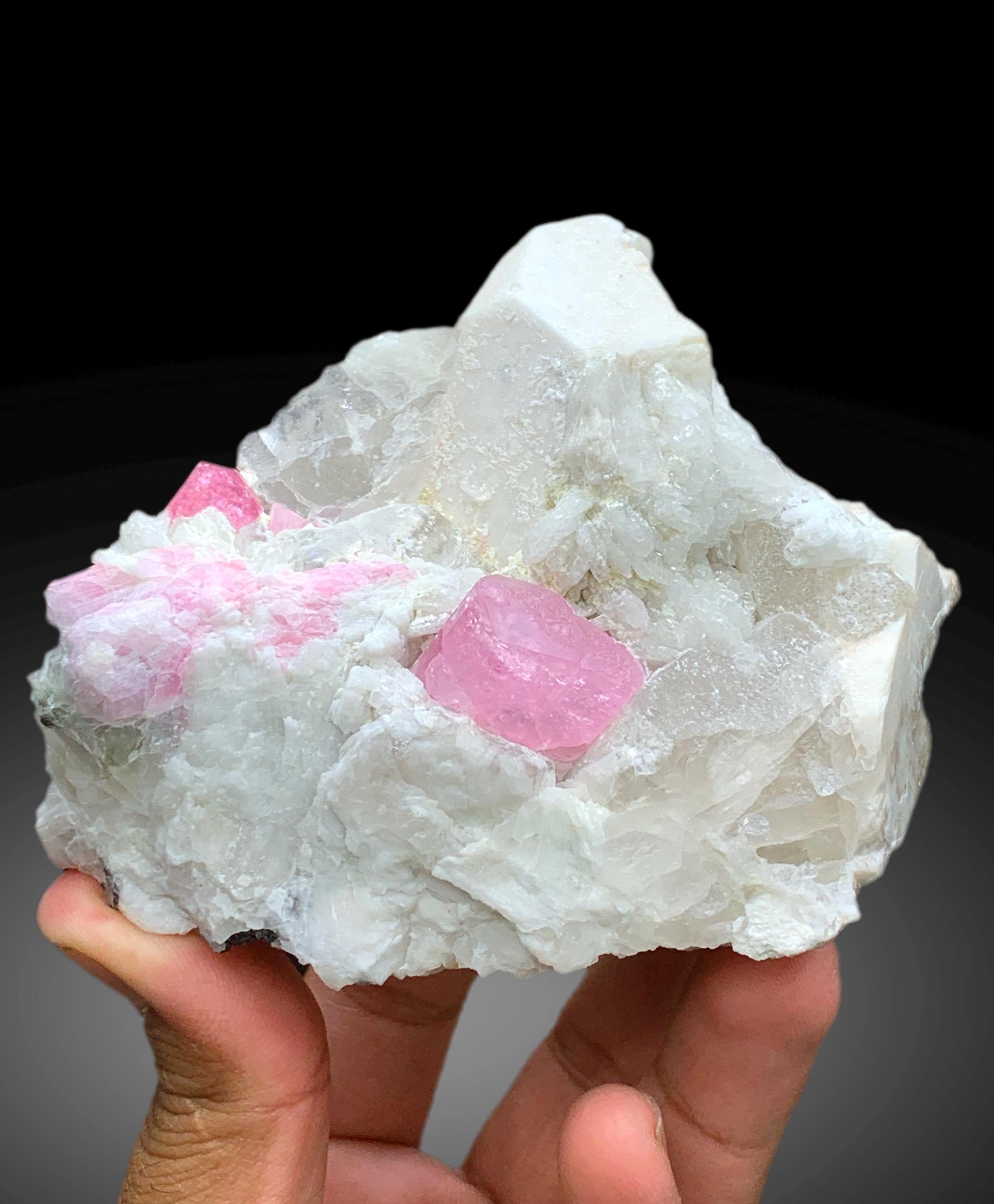 ピンクトルマリン結晶、水晶、雲母、長石を含むアフガニスタン産原石
