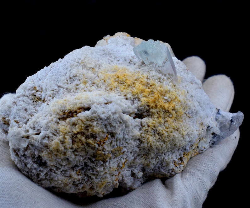 Bi Color Beryl Crystal on matrix frpm Skardu Pakistan 114*65*73 mm AquaMorganite Aquamarine Morganite var 703 Gram