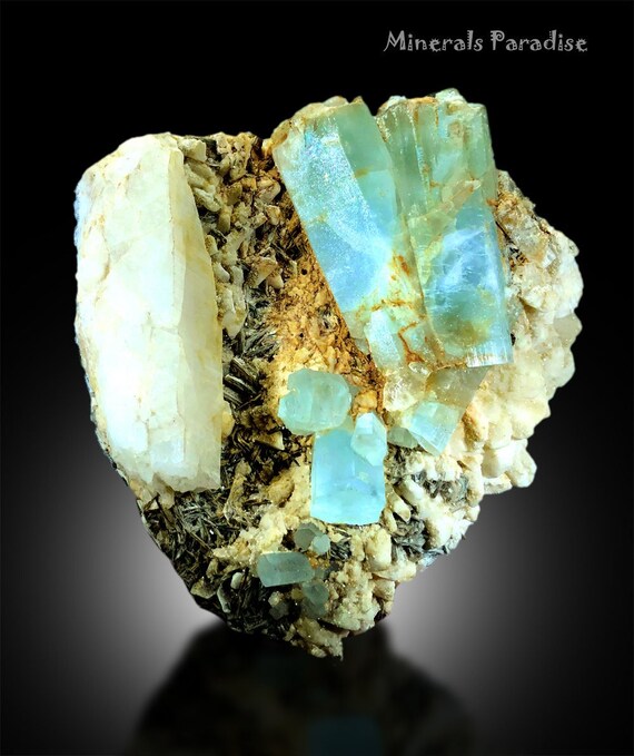 アクアマリン 約43g 原石 結晶 鉱物標本 天然アクアマリン結晶とネズミおよびアルバイト、アクアマリン結晶