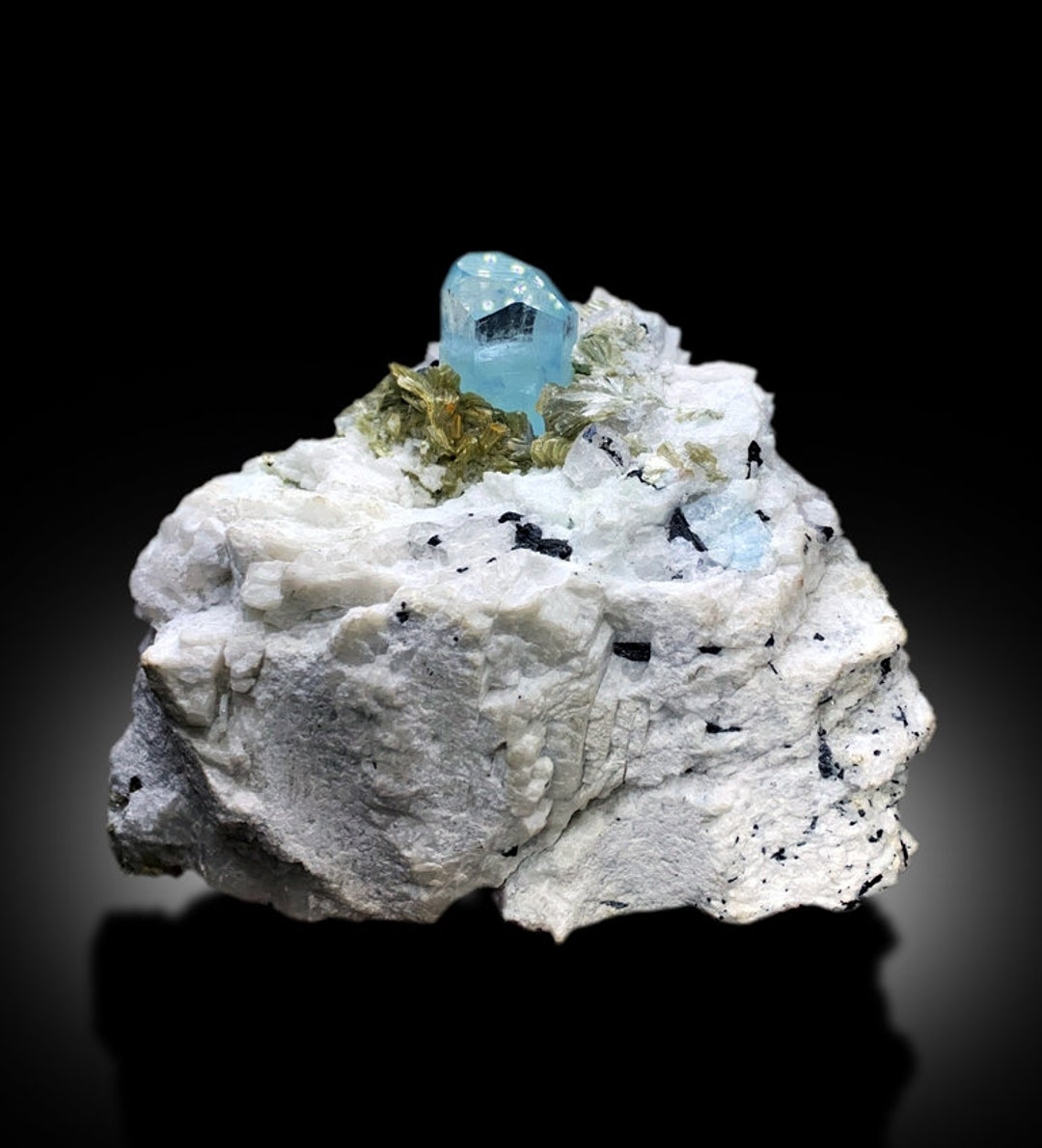 148Ct】パキスタン スカルドゥ産 アクアマリン 母岩付 鉱物標本
