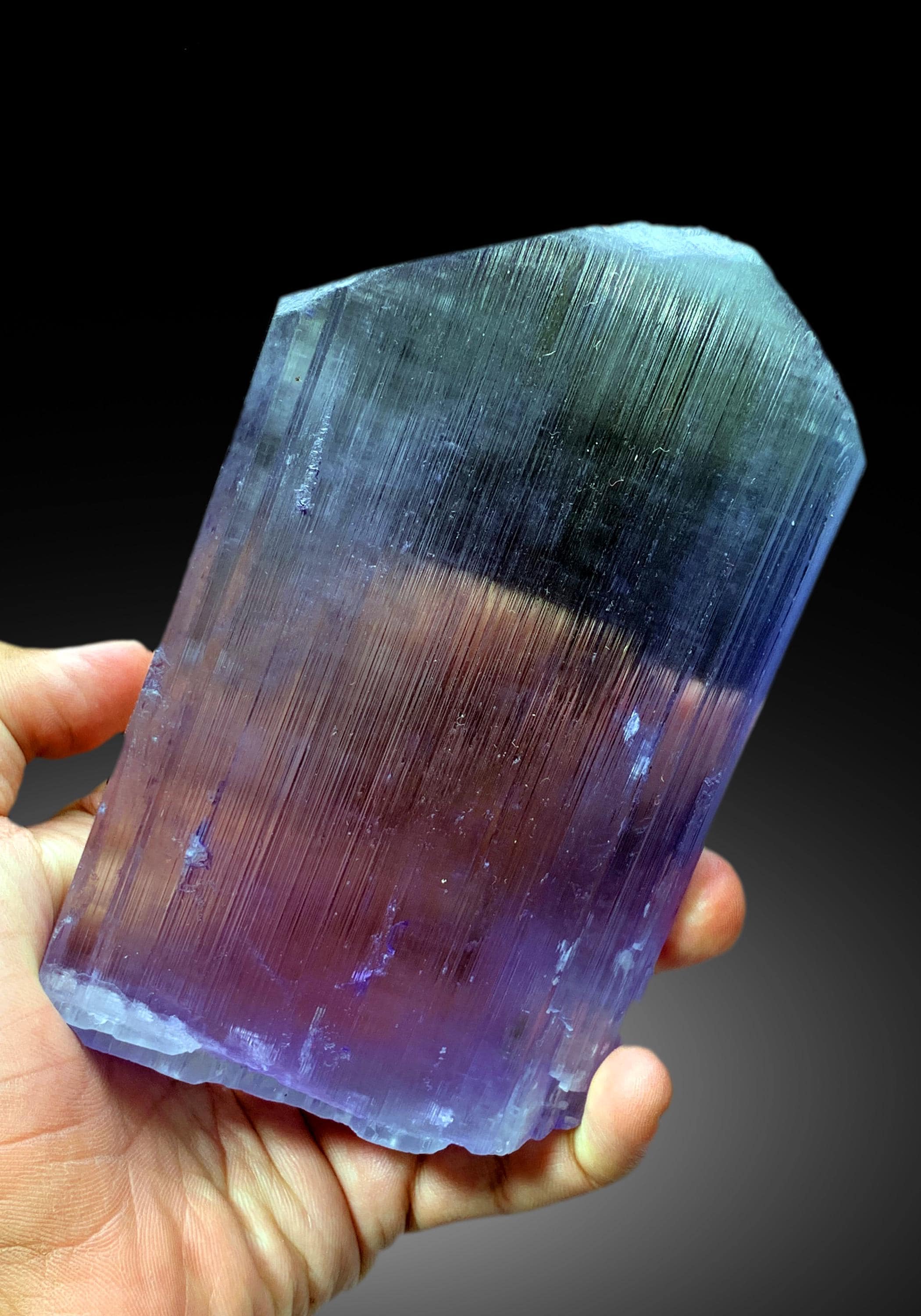 青紫色のクンツァイト結晶、アフガニスタン産スポジュメン鉱物、1083