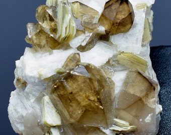 パキスタン産スモーキークォーツ標本に天然アクアマリン