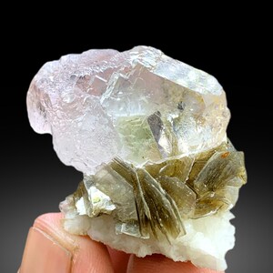 Fluorita bicolor natural sobre mica de Pakistán - 41 gramos
