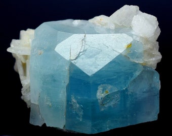 長石上の天然ブルーアクアマリン、アクアマリンクリスタル、パキスタン