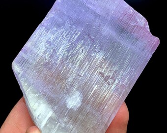 天然のピンククンツァイトクリスタル クンツァイトクリスタル、天然の上質なピンク色のクンツァイト