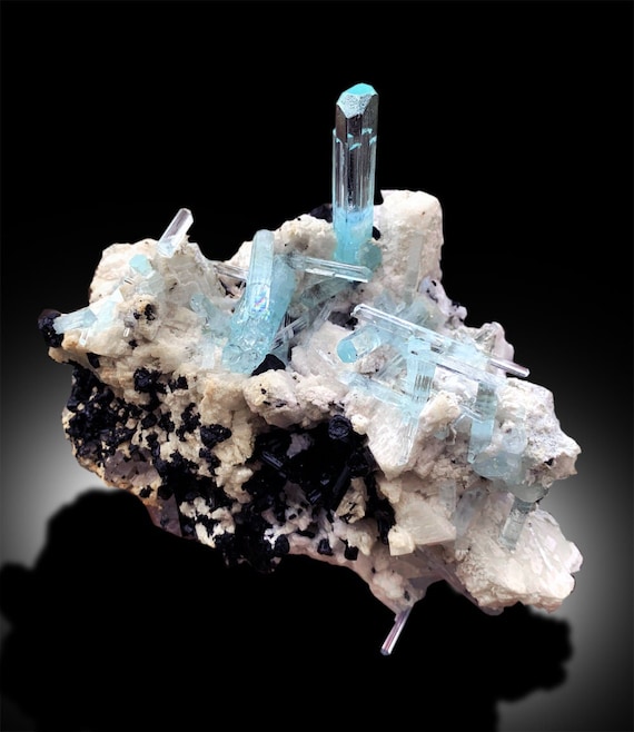 【148Ct】パキスタン スカルドゥ産 アクアマリン 母岩付 鉱物標本 パキスタン スカルドゥ産 母岩付きアクアマリン（原石）4.3g