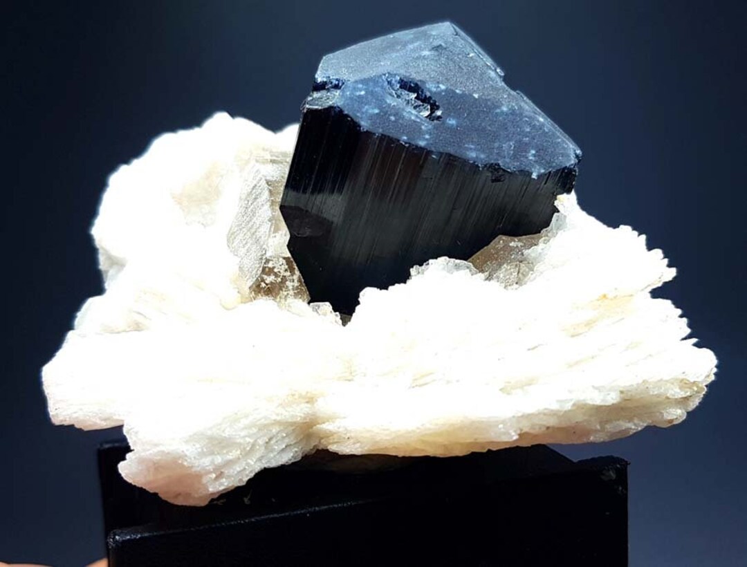 ブルーキャップトルマリンクリスタルと劈開鉱アルバイト - パプロク