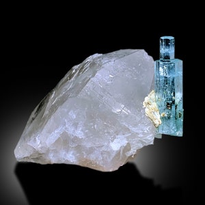 Stepwise Terminated Blue Aquamarine Crystal on Quartz Mineral Specimen From Shigar Valley Skardu Pakistan - 506 gram