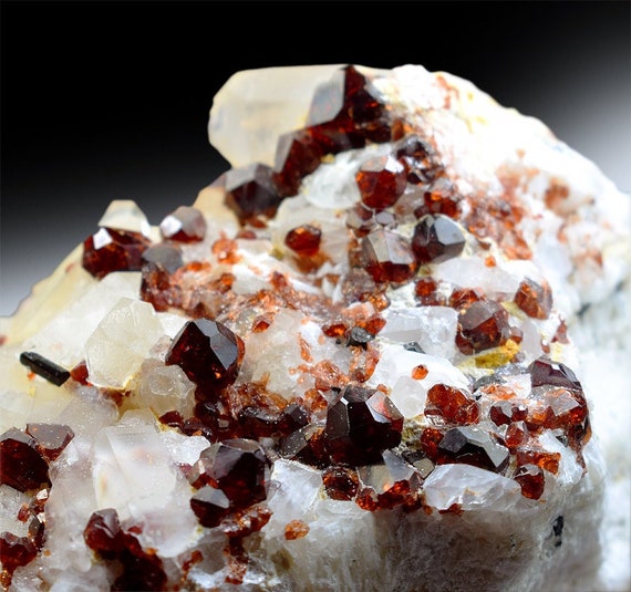 Natural Garnet Specimen Fine Terminations Quartz, Garnet Crystal And  Feldspar 818 Gram Auction