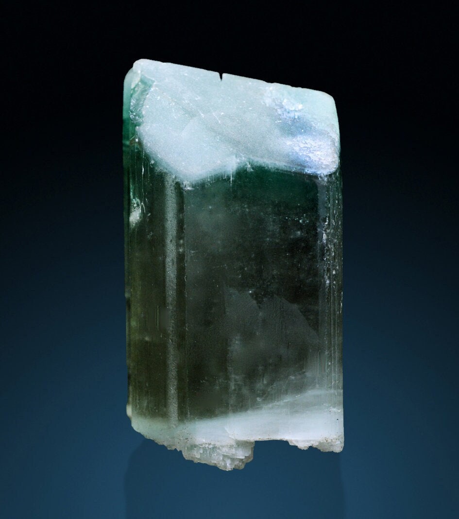 バイカラークンツァイト結晶標本：V字型終端原石（309 g） - Etsy 日本