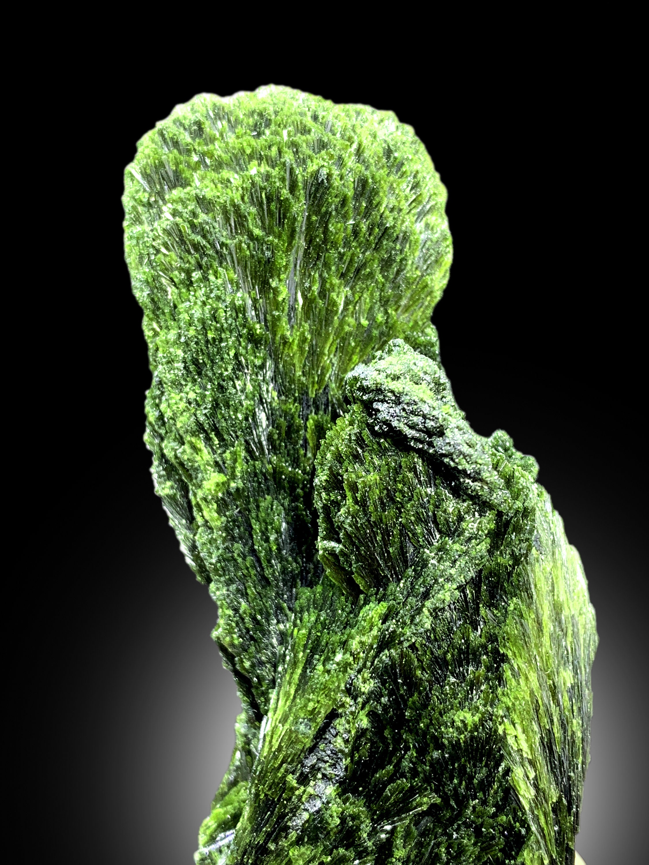 Natural Green Color Epidote Crystals Cluster, Epidote Specimen, Epidote ...