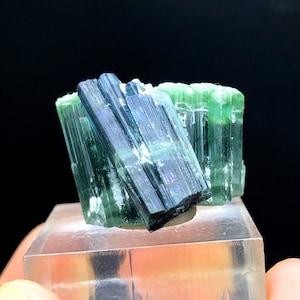 Cluster di tormalina naturale di colore blu-verde, esemplare di tormalina, pietra preziosa di tormalina, tormalina da Paproke Afghanistan - 14 grammi