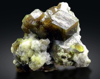 ダークグリーンアンドラダイトガーネット結晶クラスター、パキスタン