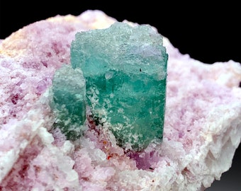 レピドライト鉱物標本付きトルマリン、トルマリン結晶